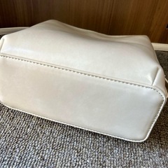値下げ　Honeys大人可愛い　オフホワイト　ショルダーバッグの画像