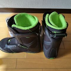 スノーボード板・ブーツ・ビンディングセット/初心者にいかがの画像