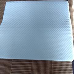 トップバリュー、低反発ピロー、足元マット2枚セットの画像