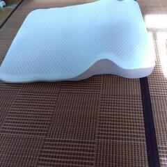 トップバリュー、低反発ピロー、足元マット2枚セットの画像