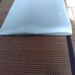 トップバリュー、低反発ピロー、足元マット2枚セットの画像