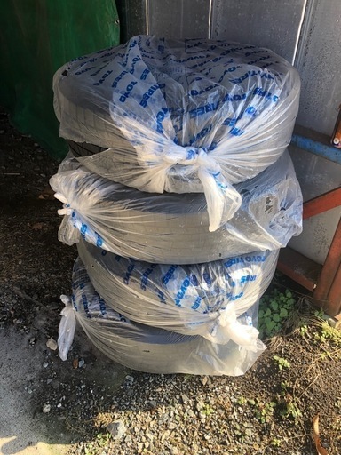 ヨコハマ　スタッドレス215/65/16