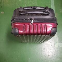 125.キャリーカート赤無料で。の画像