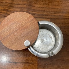 灰皿 木目調
の画像