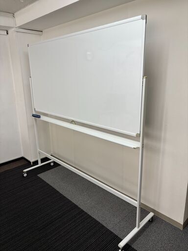 ホワイトボード。板面サイズ 1800 × 900。