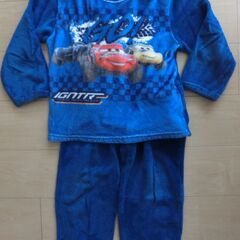 サイズ130　もこもこ　冬物パジャマ　カーズ　青色の画像