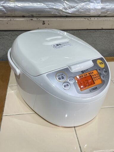 【TIGER タイガー】IH炊飯器 炊きたて 5.5合 JDK-V100 2017年 ホワイト シンプル 2～5人分 内なべ洗米OK 予約メモリー2