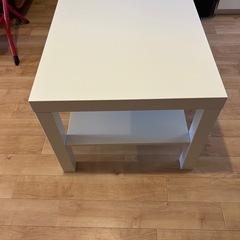 IKEAのテーブルの画像