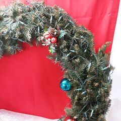クリスマスリース 90cm 人工観葉植物　飾り電飾付き　USEDの画像
