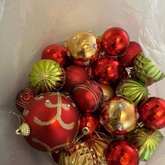 クリスマスツリーのオーナメント　レッド系