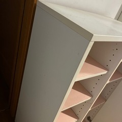 白い収納棚の画像