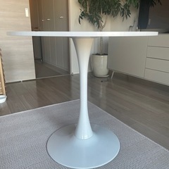 【早い者勝ち】丸テーブルの画像