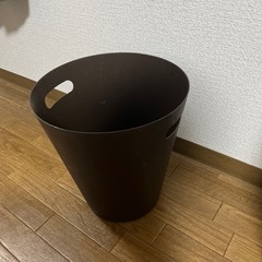 ゴミ入れ
