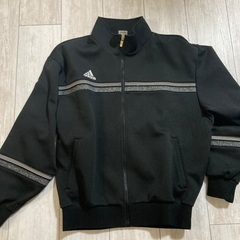 adidasのジャージ