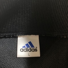 adidasのジャージの画像