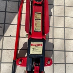 油圧式フロアジャッキ3トン　タイヤ交換
