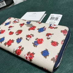 【正規品】COACHの長財布 新品・未使用（ショルダーバッグ ポーチ）花柄 白の画像