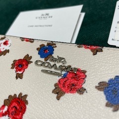 【正規品】COACHの長財布 新品・未使用（ショルダーバッグ ポーチ）花柄 白の画像