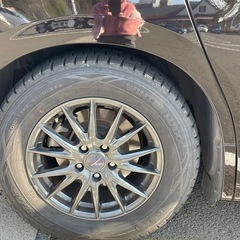 スタッドレスタイヤ　ナット付きの画像