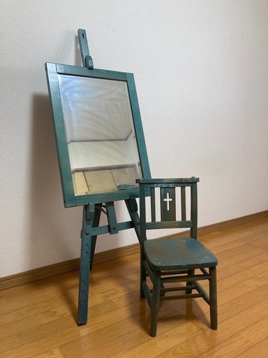 鏡付きイーゼルと椅子のセット\n