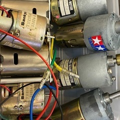 DCモーター5個、DCギヤドモーター４個、ステッピングモータ２個ジャンク品です詳細不明　0円の画像