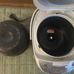 TIGER　タイガー　炊飯器　JKW-A100　5.5合炊　2013年製の画像