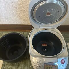 TIGER　タイガー　炊飯器　JKW-A100　5.5合炊　2013年製の画像