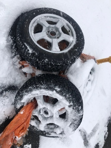 215/60R16　スパイクタイヤ　アルミホイル付き