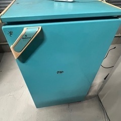 レトロ冷蔵庫無料