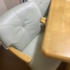 ダイニングテーブルの画像