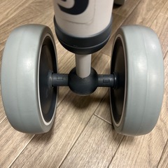 【値下げ！】 ディーバイクミニ ホワイトxグレー アイデス 三輪車 足こぎバイク 子供用 20kgまでの画像