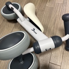 【値下げ！】 ディーバイクミニ ホワイトxグレー アイデス 三輪車 足こぎバイク 子供用 20kgまでの画像