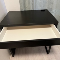 IKEA    イス、机の画像