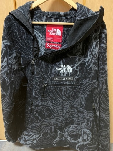 The　North Face×supremeパーカー