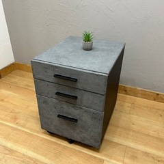 《一点物》キャビネット　18,000円（モールテックス塗装）の画像