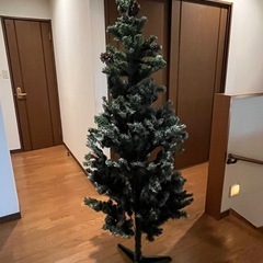 クリスマスツリーと飾り