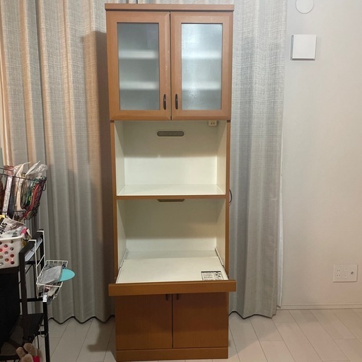 キッチンキャビネット　食器棚