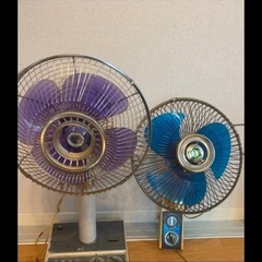 レトロ扇風機2台と液晶テレビ　