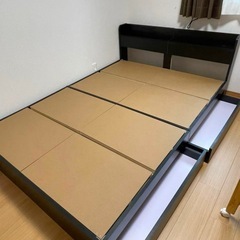 収納付きダブルベッドの画像