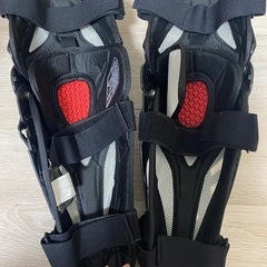 オフロードバイク用ニーガードの画像