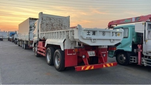 平成28年　日野プロフィア　ダンプ　２デフ