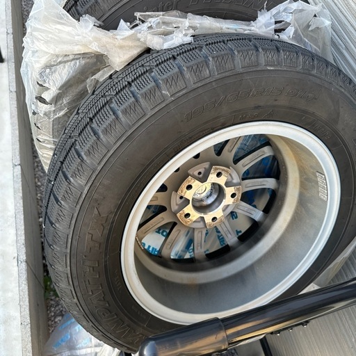 スタットレスタイヤ４本アルミホイル付き