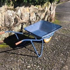 運搬用手押し一輪車 　