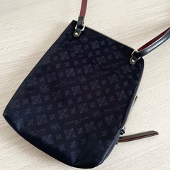 ☆お値引可能☆【極美品】Christian Oliver  スマホショルダーバッグ 薄型バッグの画像