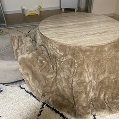 安くします！
机&こたつ布団&回転座椅子セットの画像