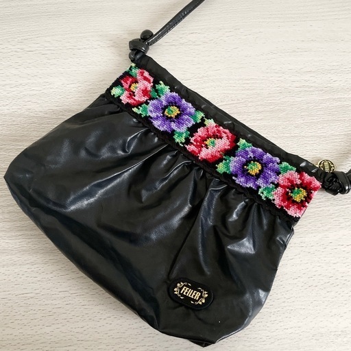 ☆お値引可能☆【極美品】FEILER  レザー ショルダーバッグ 斜めがけバッグ