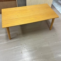 木製テーブル