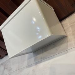 お値下げしました白い缶ケースの画像