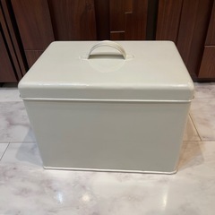 お値下げしました白い缶ケース