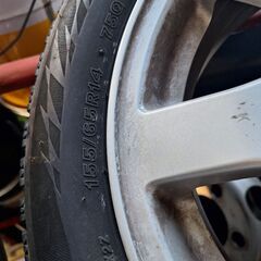 ダイハツ　純正ホイルと155/65/14スタッドレスの画像